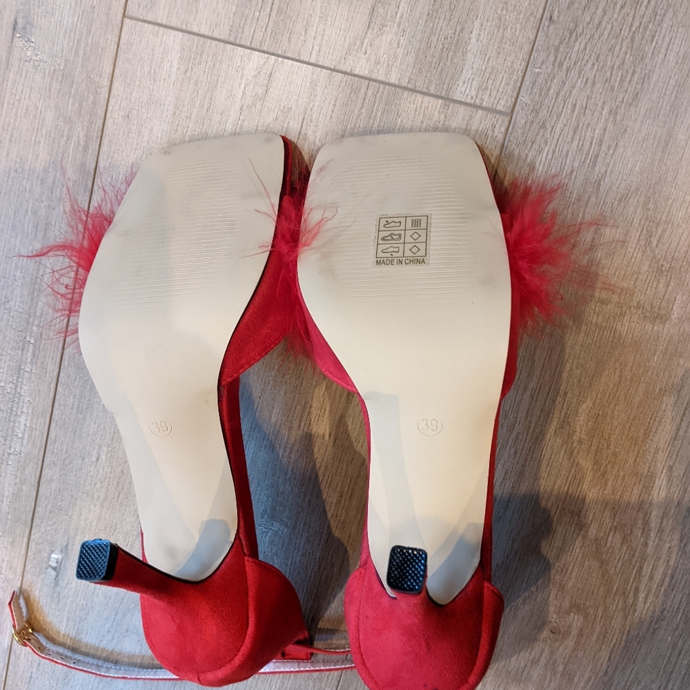 Red Feather Heel - Picture 3 of 3